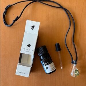 Escents Aromatherapy Pendant Necklace and Calm Aroma Blend